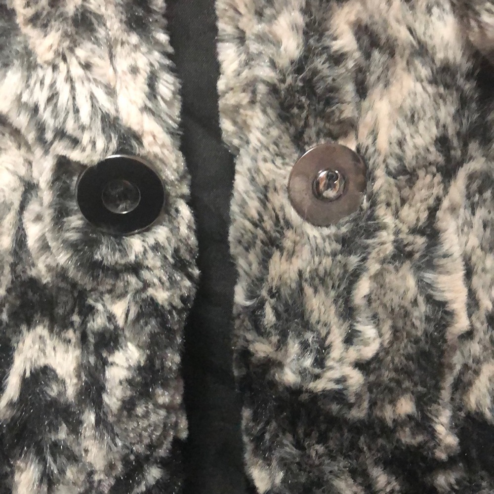 Vest - Picture 6 of 7